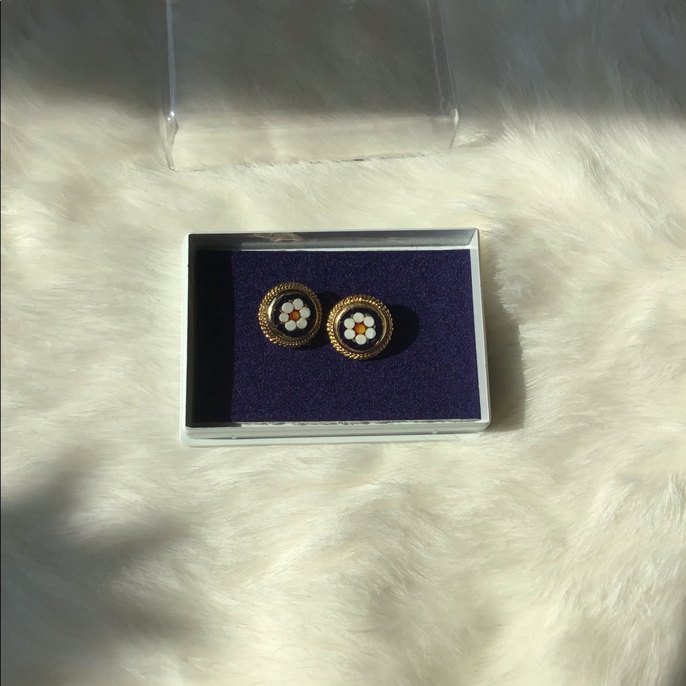 Clip on earrings Flower white & gold daisy vintage